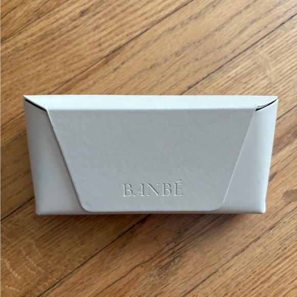 Banbé The Rae Sunglasses - Picture 2 of 6